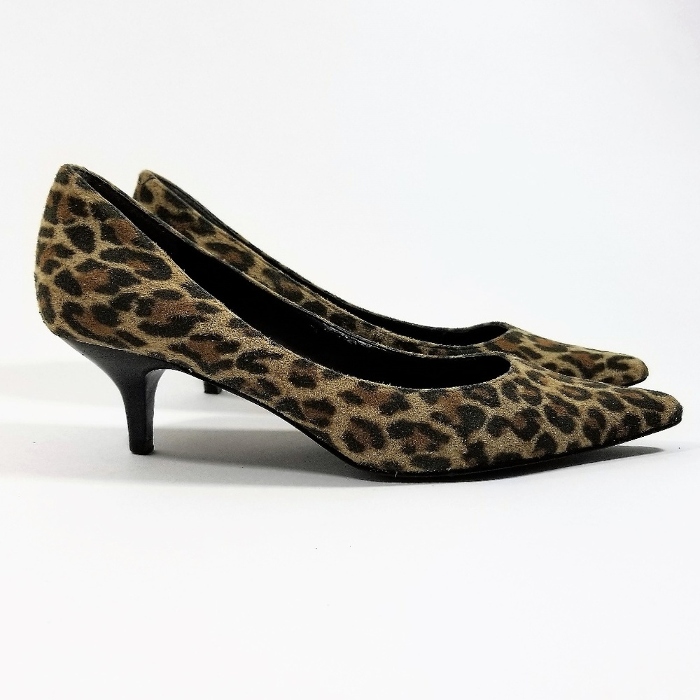 Nine West Size 6M Tokeno Leopard Print Kitten Heel